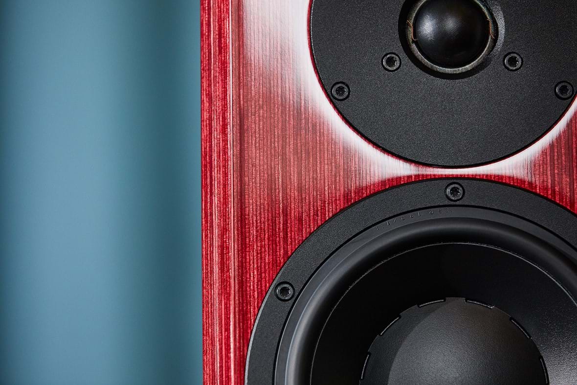 dynaudio-special-40-closeup-red-birch-02